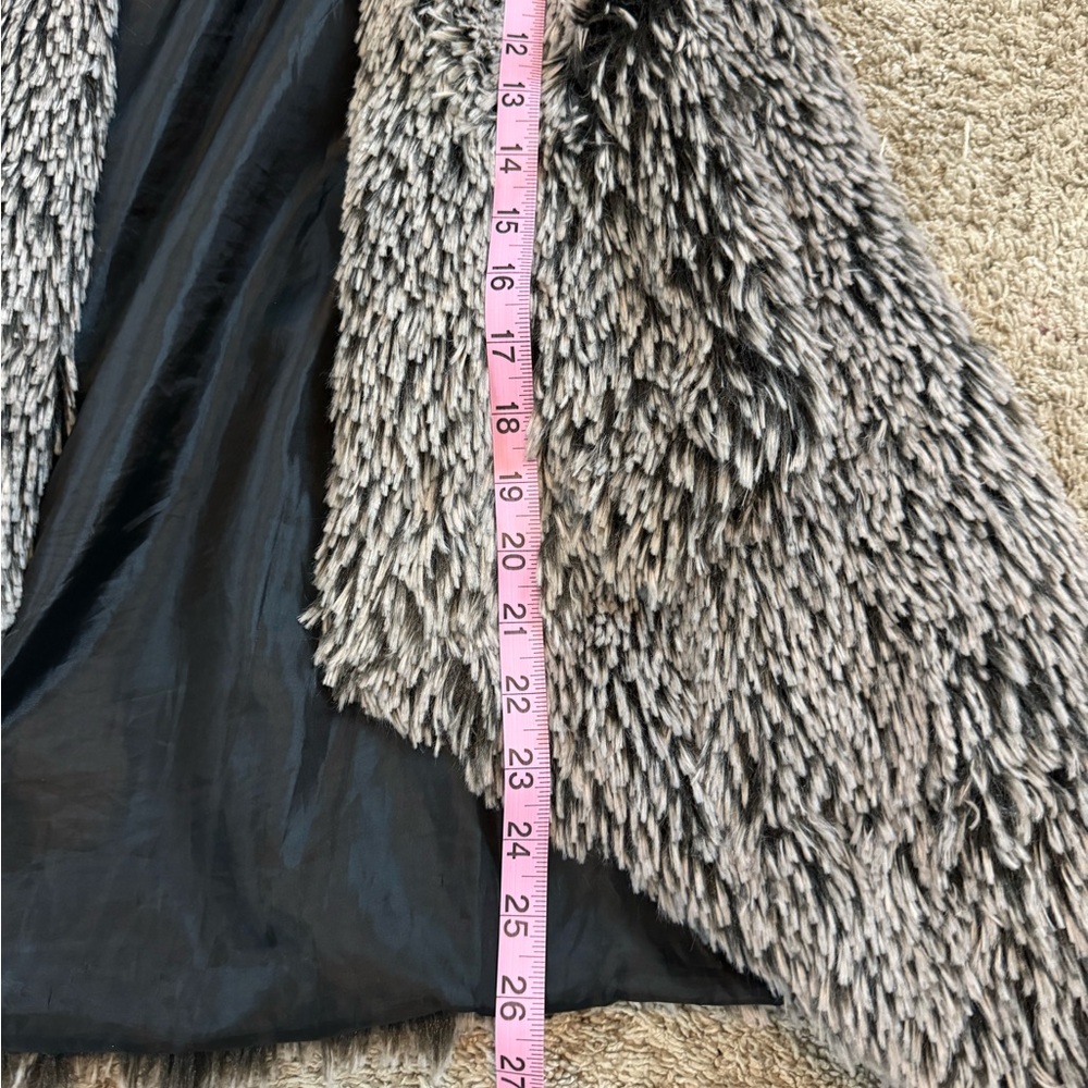 Democracy Faux Fur Vest - Picture 9 of 9